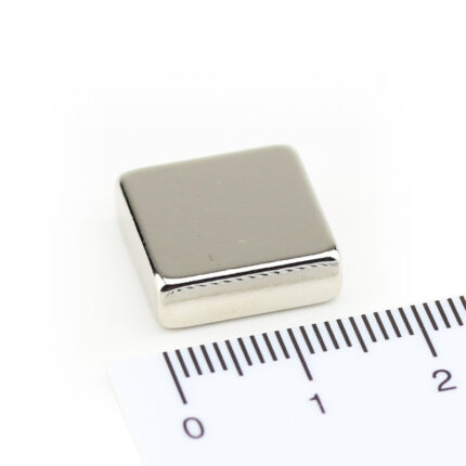 Μαγνήτης Παραλληλεπίπεδος 15x15x5mm Νεοδυμίου Δύναμη Έλξης 6,5kg