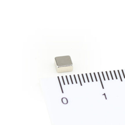 Μαγνήτης Παραλληλεπίπεδος 4x4x2mm Νεοδυμίου Δύναμη Έλξης 900gr