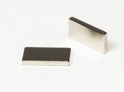 Μαγνήτης Παραλληλεπίπεδος 16x8x2mm Νεοδυμίου Δύναμη Έλξης 2,1kg